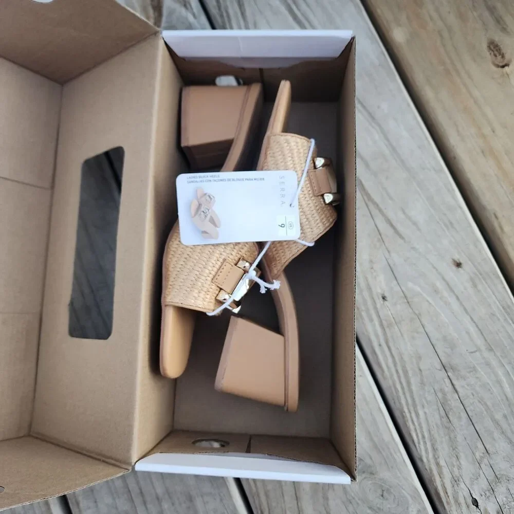 Serra Brown Block Heel Woven Design Gold Buckle Sandles Womens Size 9